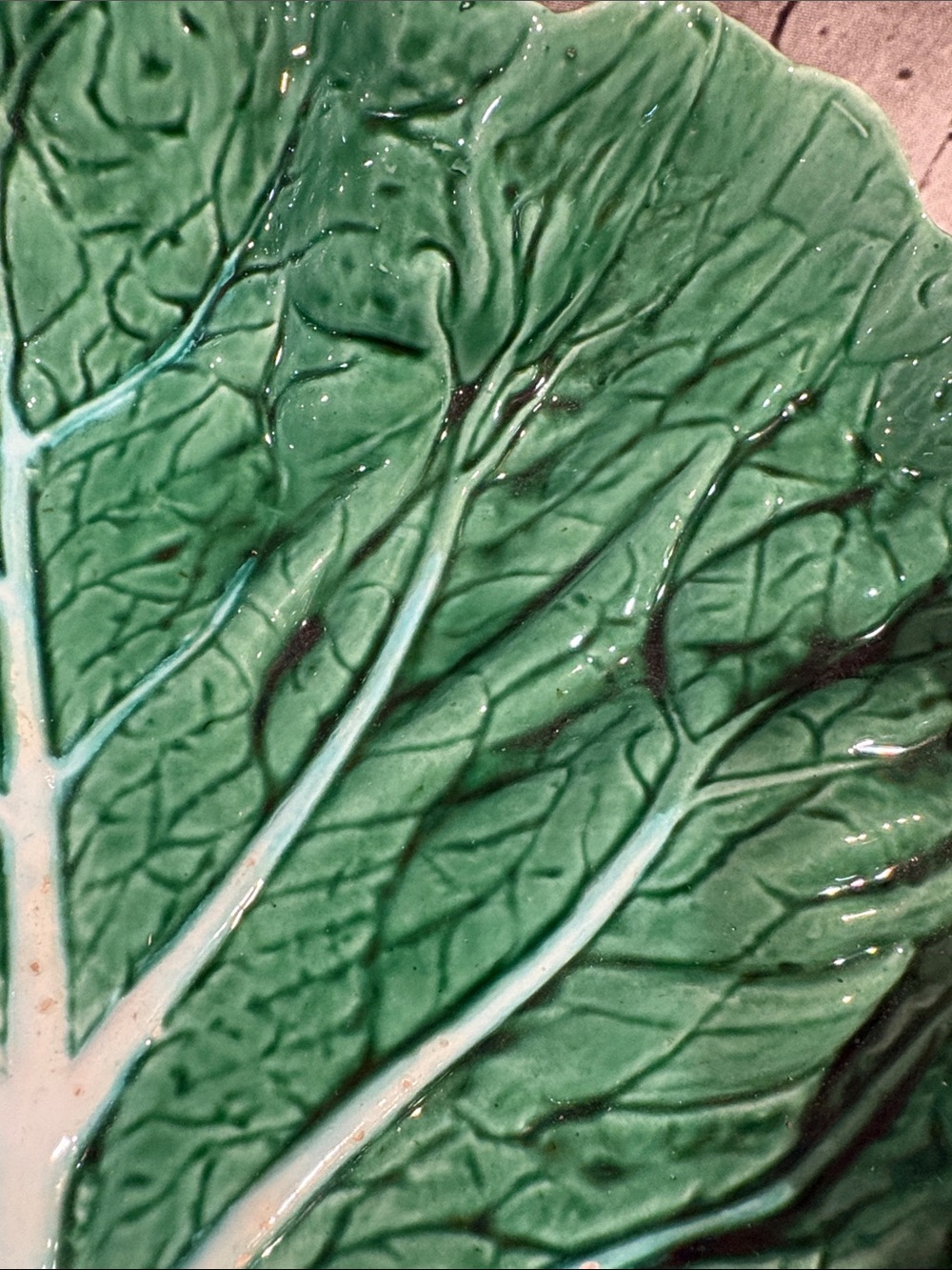 VTG- Bordallo Pinheiro Cabbage Leaf Serving Bowl - Picture 10 of 16